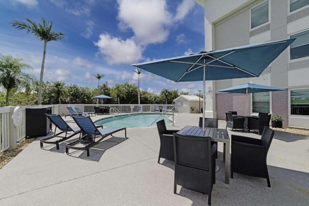 Holiday Inn Express Hotel & Suites Port Charlotte Ngoại thất bức ảnh