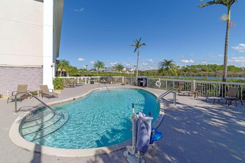 Holiday Inn Express Hotel & Suites Port Charlotte Ngoại thất bức ảnh