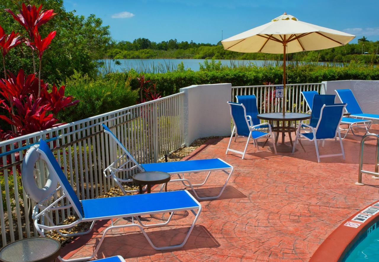 Holiday Inn Express Hotel & Suites Port Charlotte Ngoại thất bức ảnh